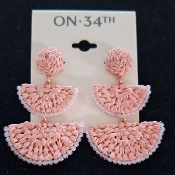 🎁Pink Woven Raffia Drop Tower Earrings Hardware Goldtone, ON 34TH - Picture 3 of 5